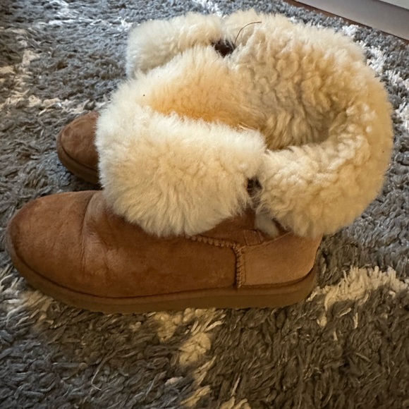 Women’s Bailey Button Uggs - Picture 6 of 6